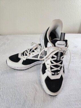 Reebok Kids Black/White Athletic Shoes | Speckled Sole | Boys Sz 5